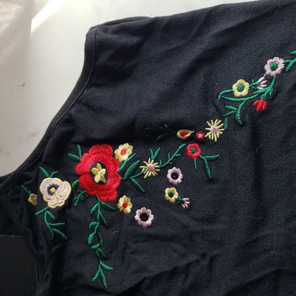 ETCYY Black High Neck Strappy Floral Embroidered Tank Top Size M - Picture 3 of 6